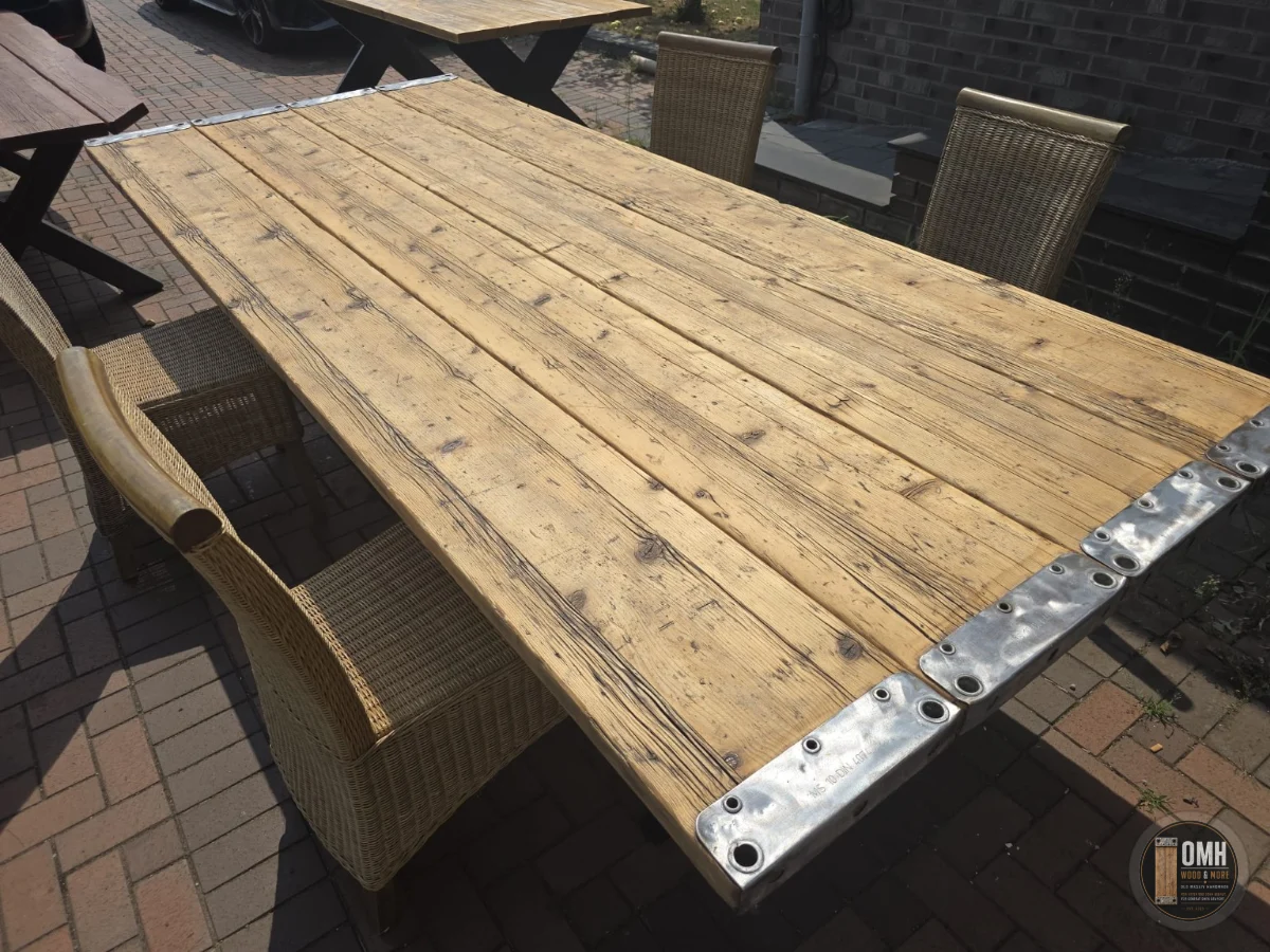 Sofort verfügbarer Gerüstbohlentisch 300 × 126 cm mit Doppel-X-Stahlgestell