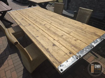 Sofort verfügbarer Gerüstbohlentisch 300 × 126 cm mit Doppel-X-Stahlgestell
