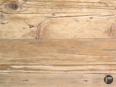 Beispielfoto: Gerüstbohlen-Tischplatte mit farbloser Holzschutzlasur