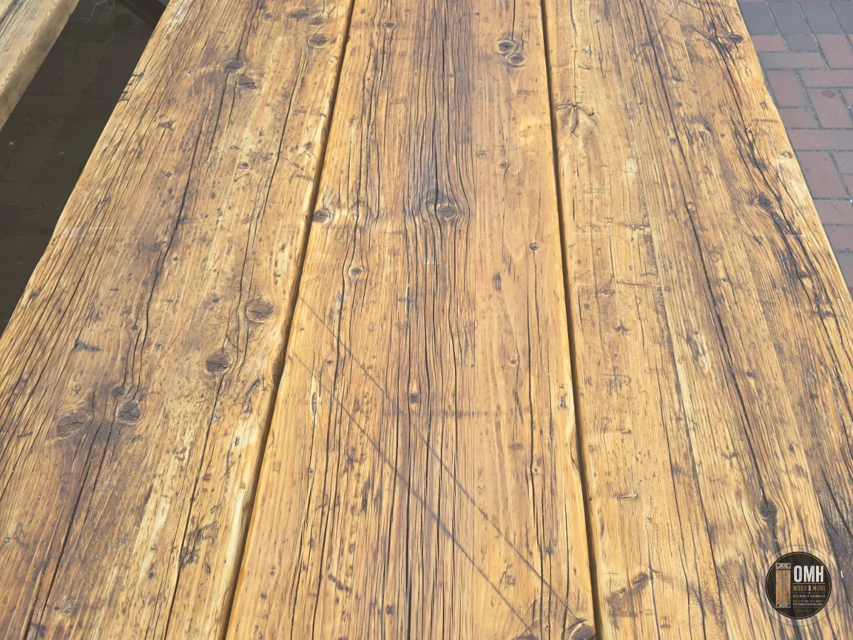 Detail der mit Leinölfirnis behandelten Gerüstbohlen – OMH Wood & More