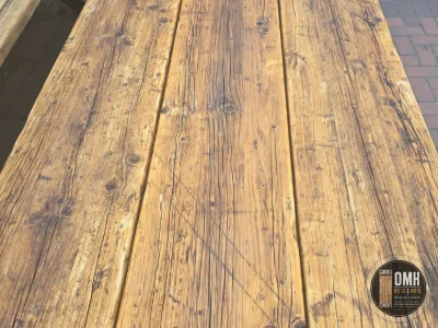Detail der mit Leinölfirnis behandelten Gerüstbohlen – OMH Wood & More