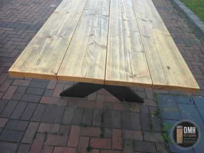 Kante der Gerüstbohlenplatte mit natürlicher Holzstruktur – OMH Wood & More