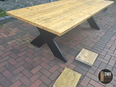 Gerüstbohlentisch 260 × 108 cm schräg von oben mit sichtbarem X-Gestell – OMH Wood & More