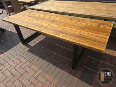 Gerüstbohlentisch 245 cm mit schwarzem U-Profil-Stahlgestell im Außenbereich – OMH Wood & More